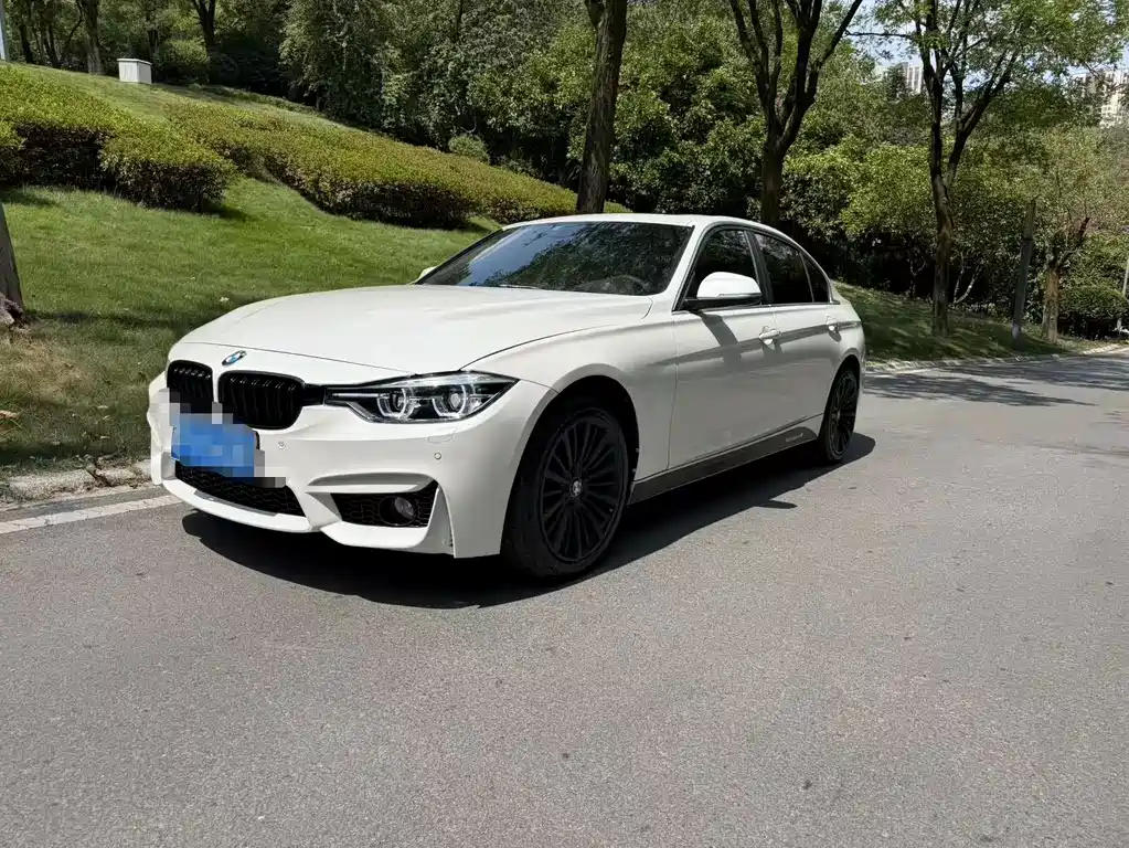 BMW 3 Series 2018 — фото 1