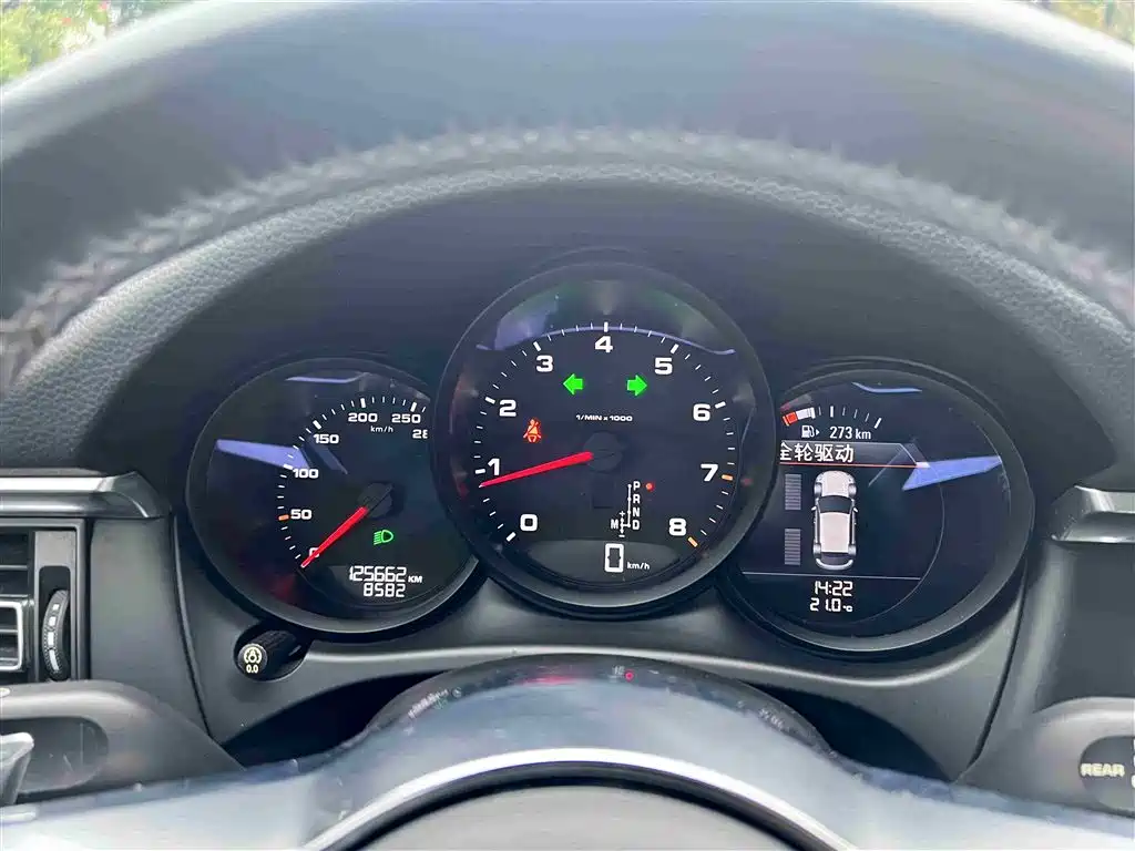 Porsche Macan 2019 — фото 16