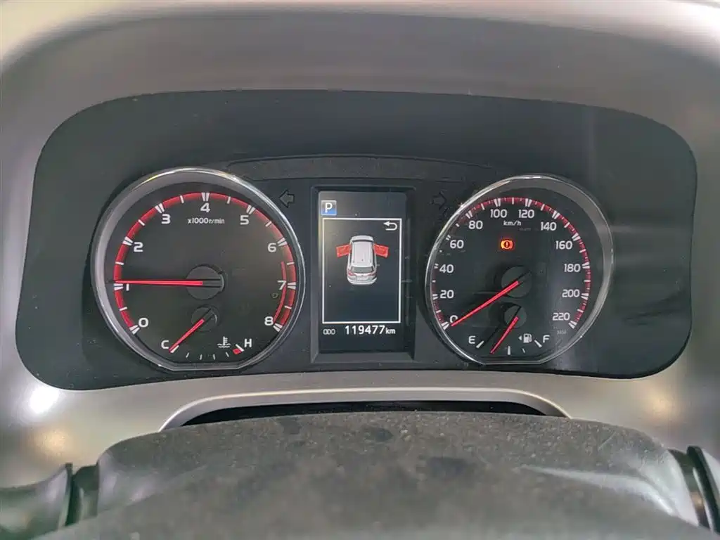 Toyota RAV4 2017 — фото 12