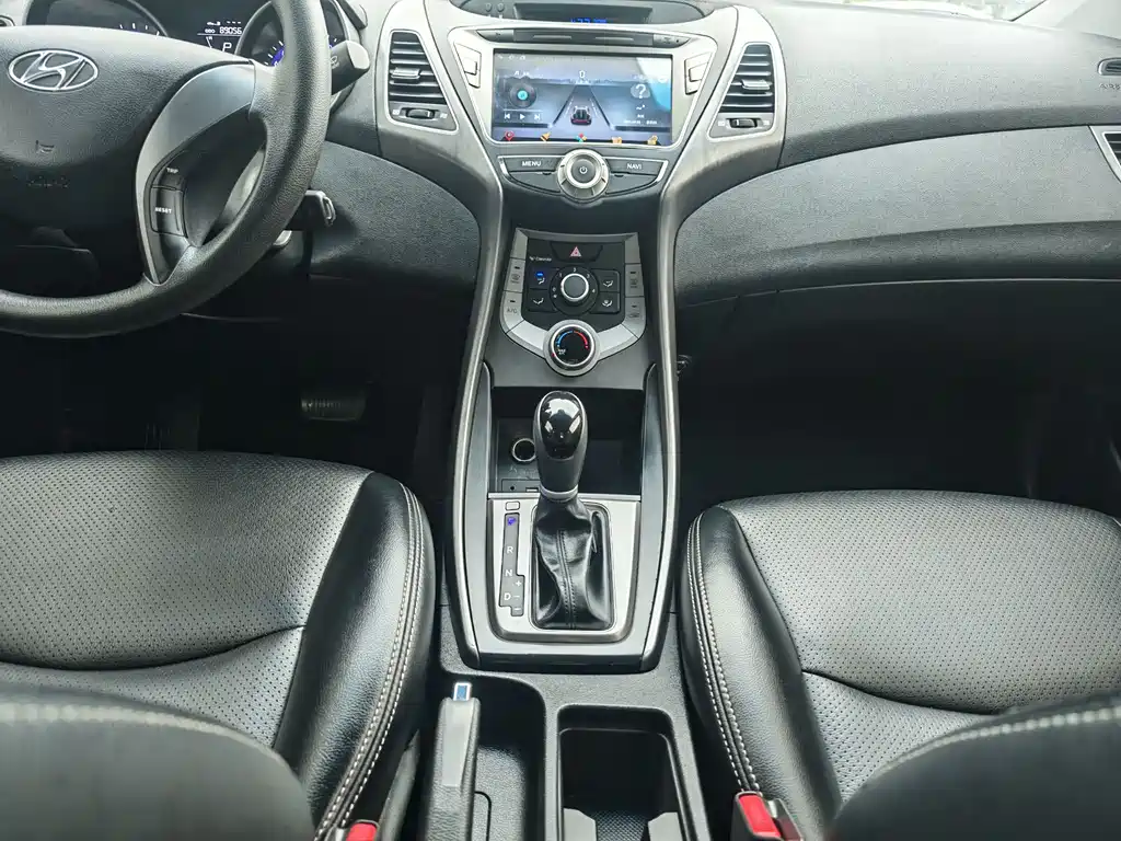 Hyundai Elantra Langdong 2017 — фото 11