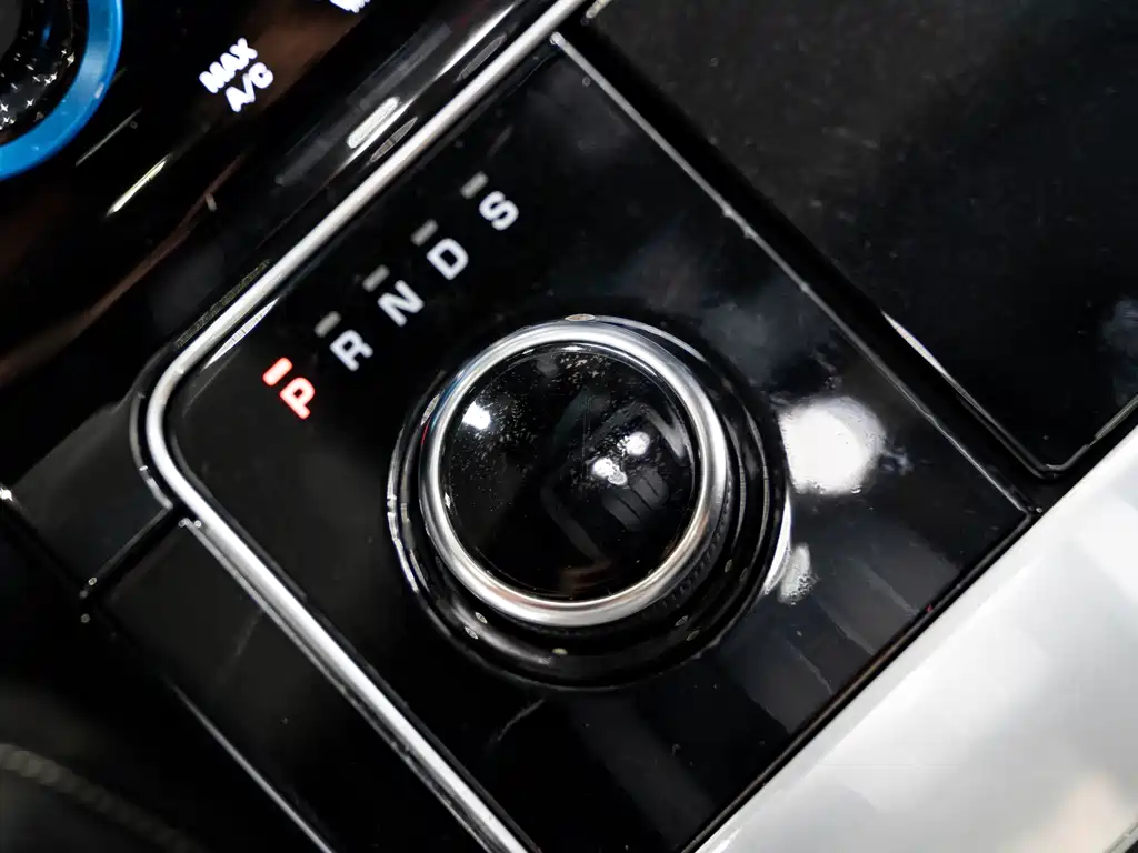 Land Rover Velar 2020 — фото 14