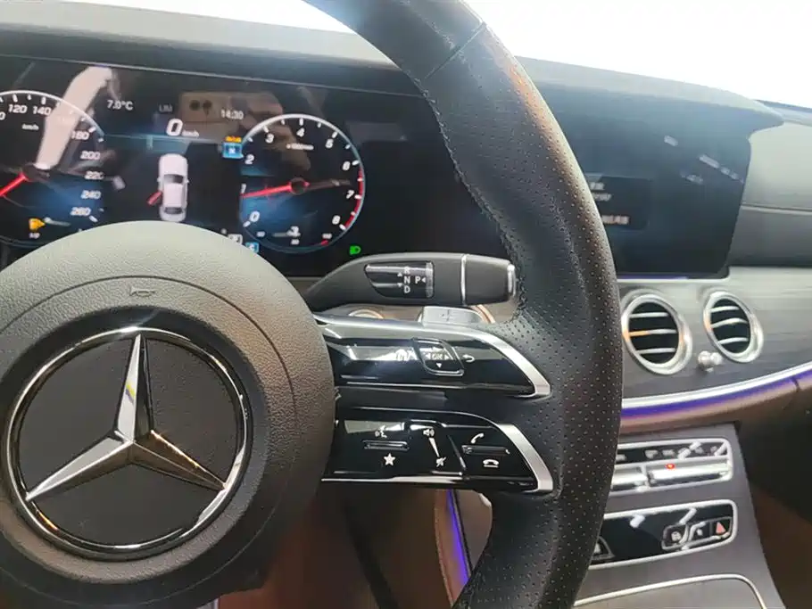 Mercedes-Benz E-Class 2023 — фото 16