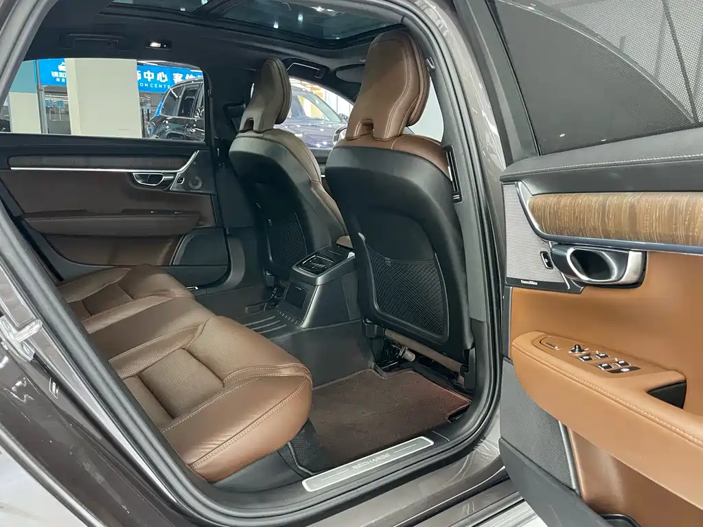 Volvo S90 Plug-In Hybrid 2022 — фото 11