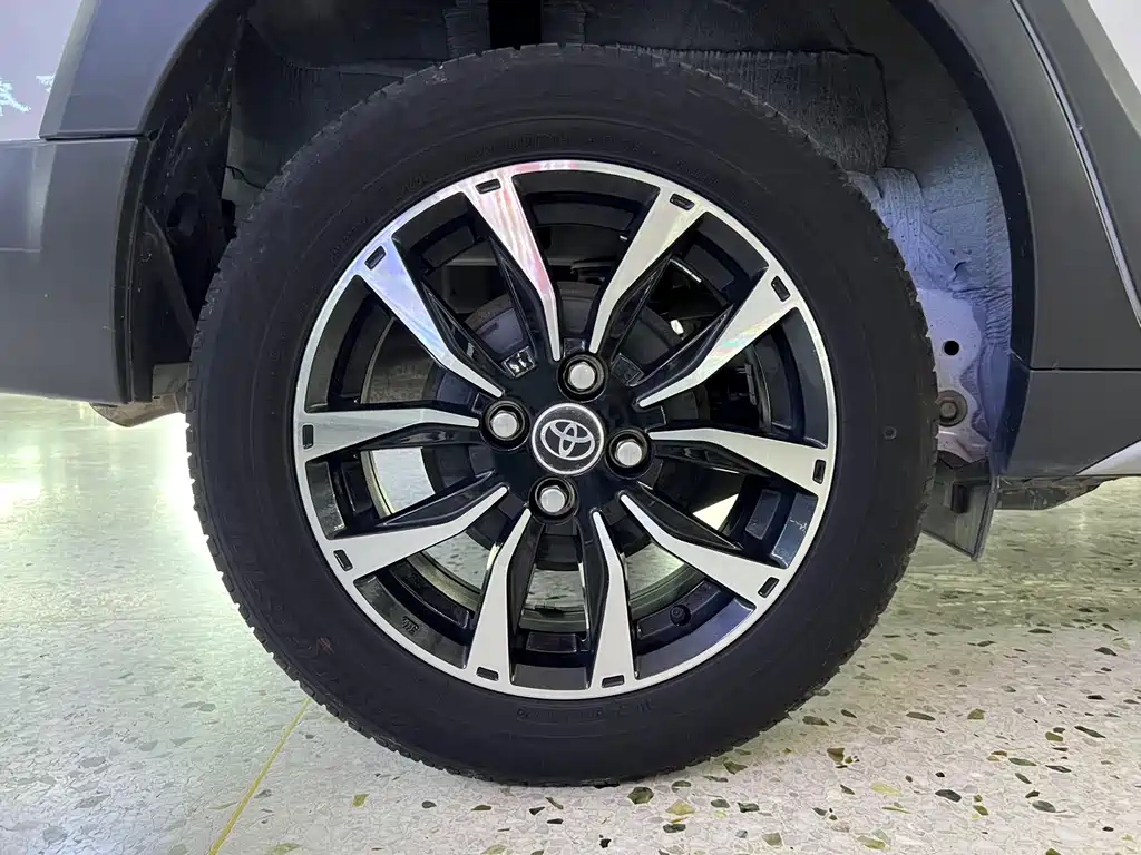Toyota Yaris L 2022