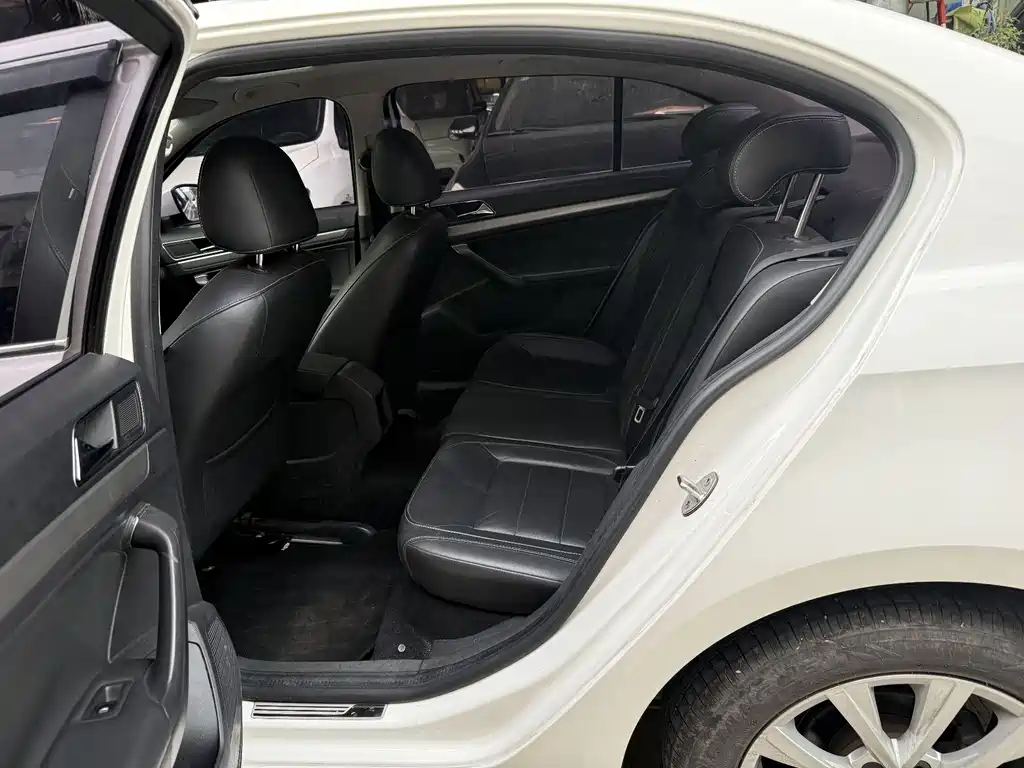 Volkswagen Lavida 2015