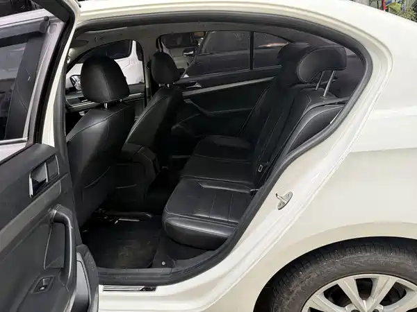 Volkswagen Lavida 2015