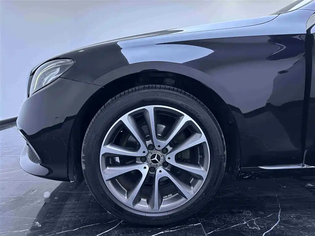 Mercedes-Benz E-Class 2017 — фото 18