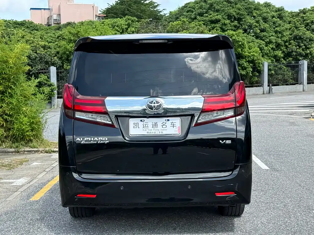 Toyota Alphard 2017 — фото 9