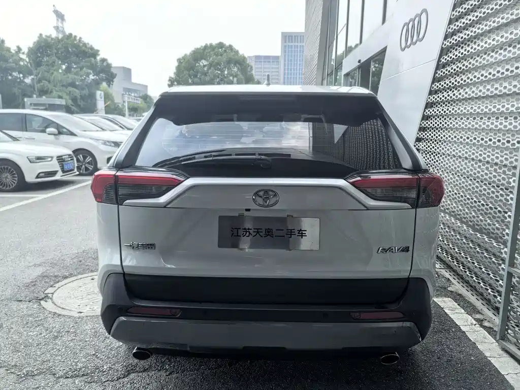 Toyota RAV4 2021