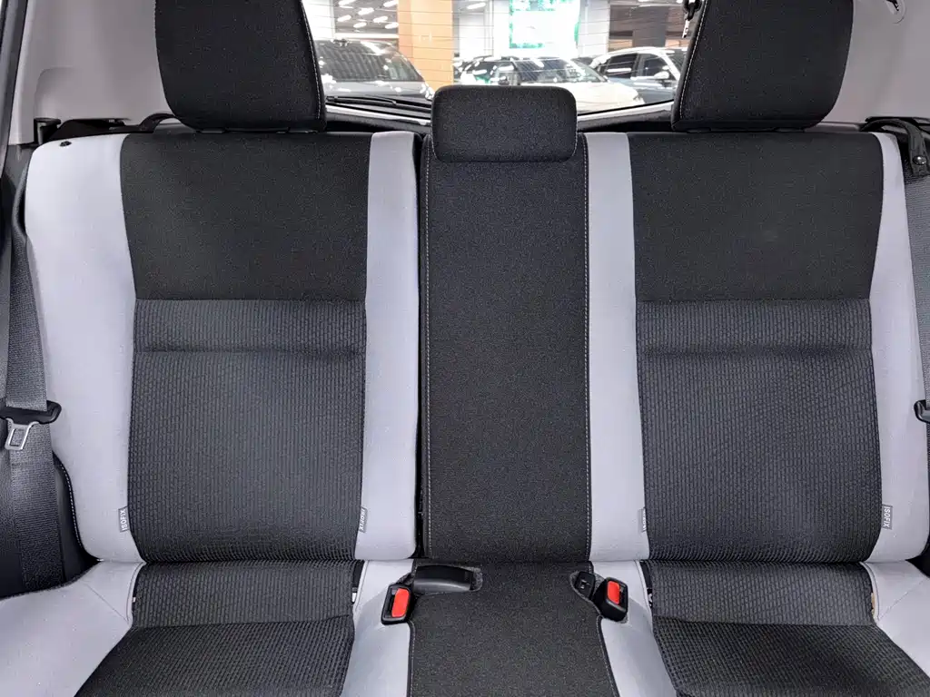 Toyota Yaris L 2020 — фото 12