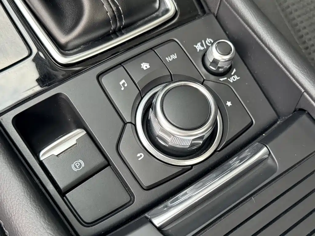 Mazda 3 Axela 2018 — фото 18