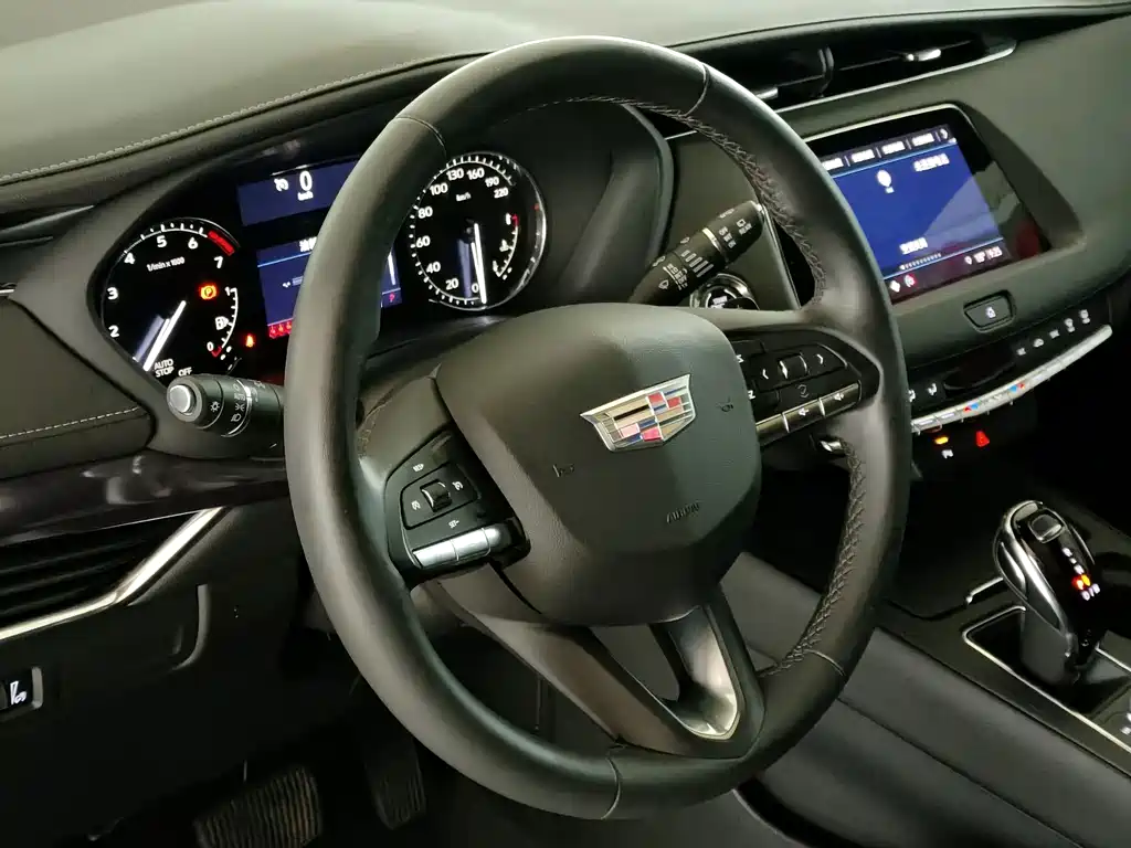 Cadillac XT4 2022 — фото 19