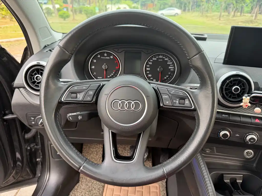 Audi Q2L 2019 — фото 15