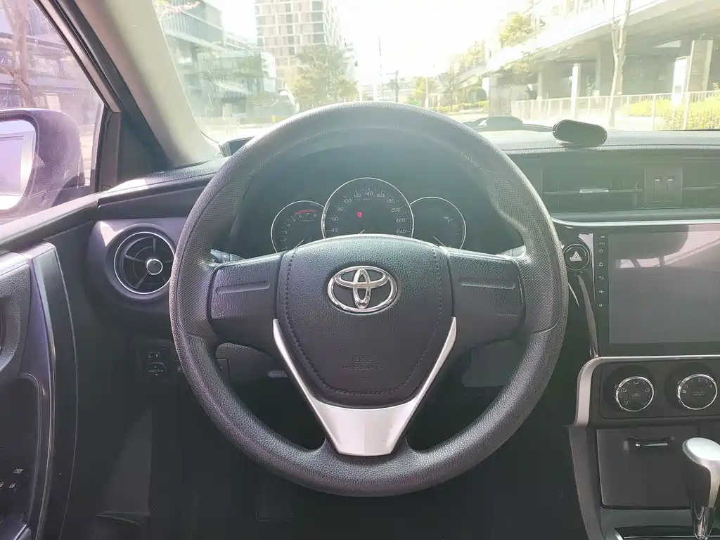 Toyota Corolla 2018 — фото 12