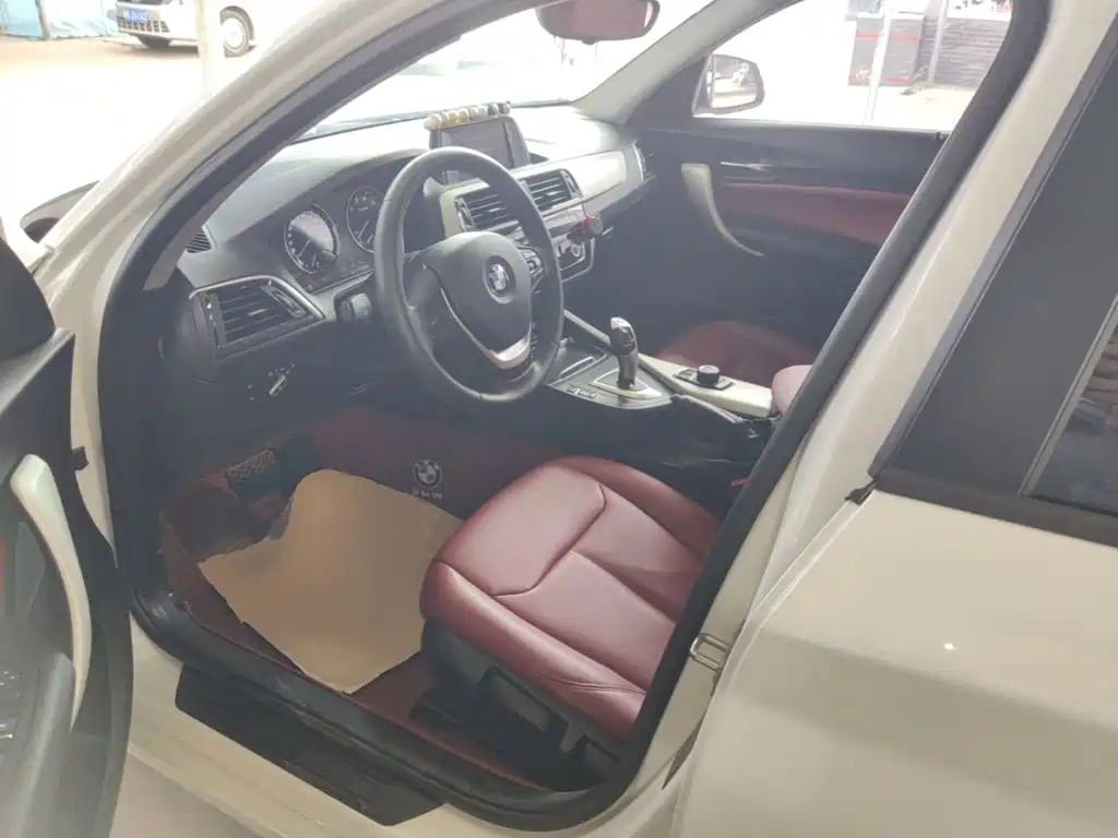 BMW 1 Series 2019 — фото 16