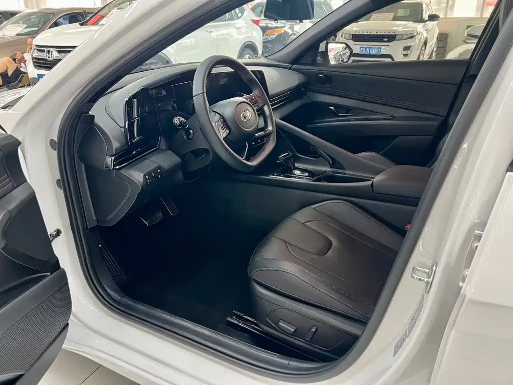 Hyundai Elantra 2022