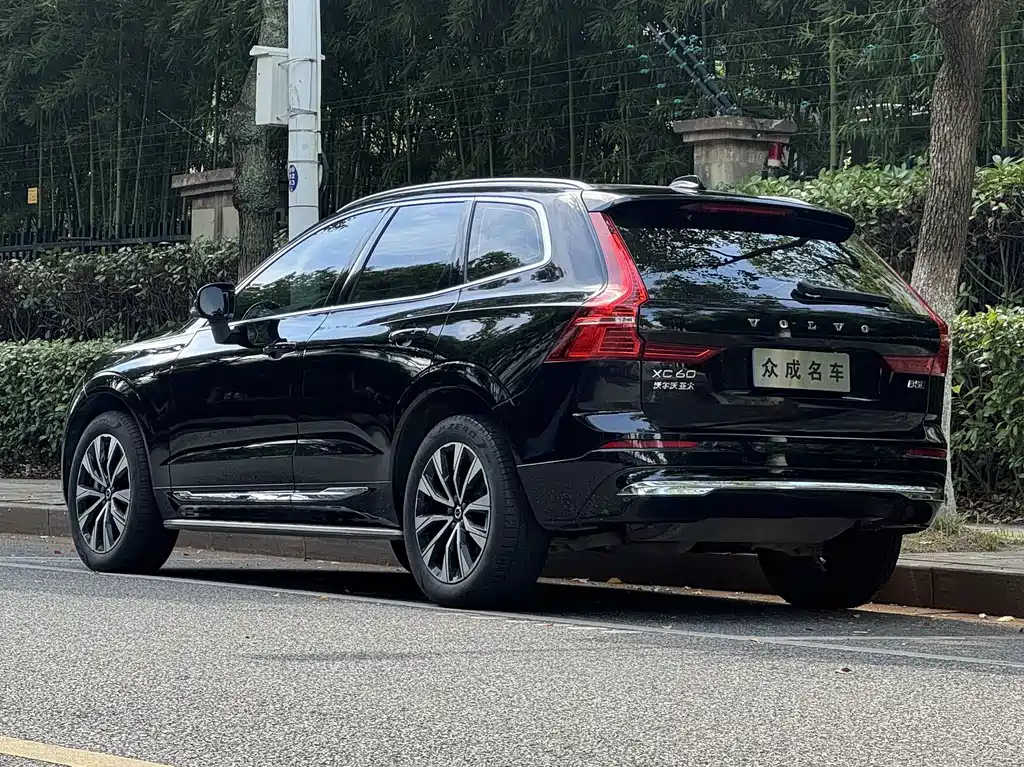 Volvo XC60 2023 — фото 4