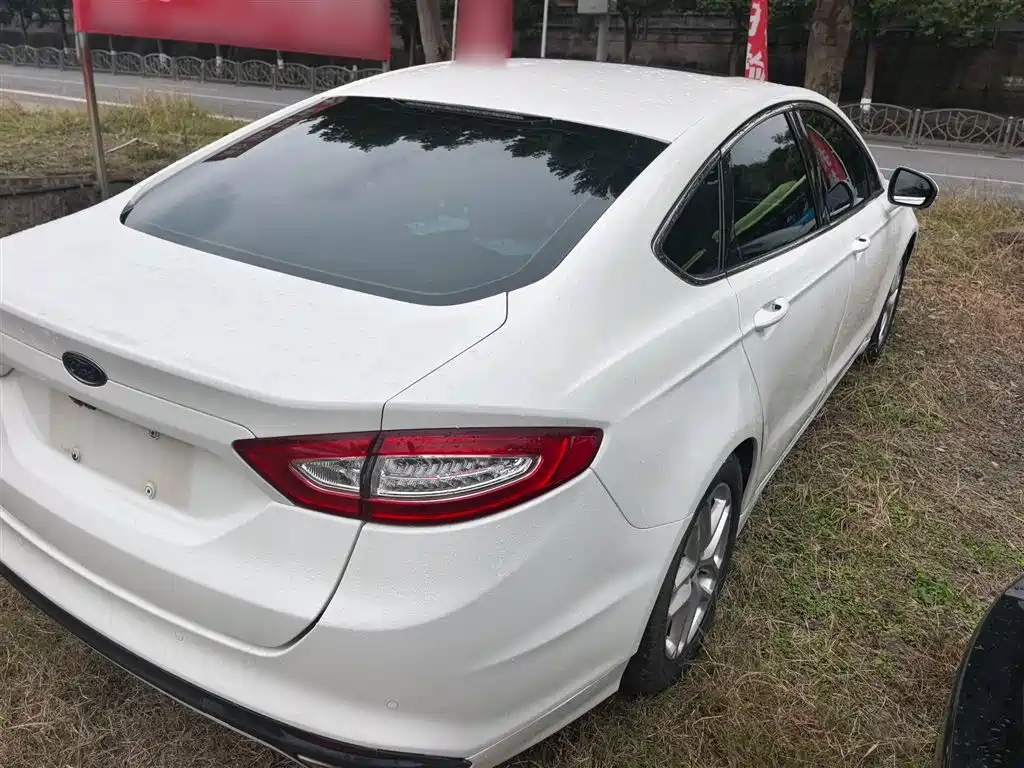 Ford Mondeo 2016 — фото 23