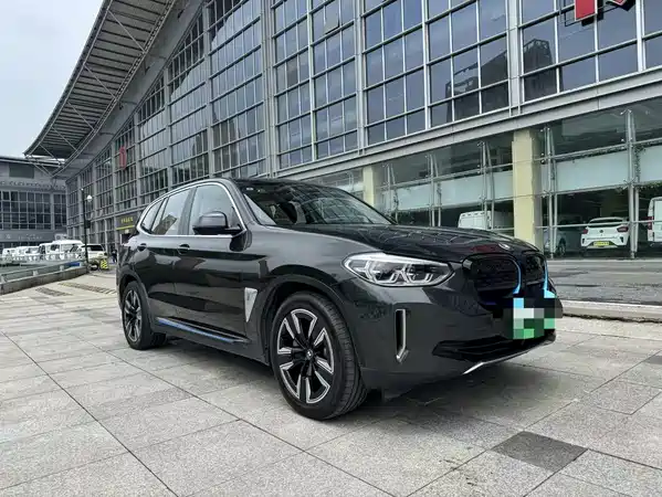 BMW iX3 2021