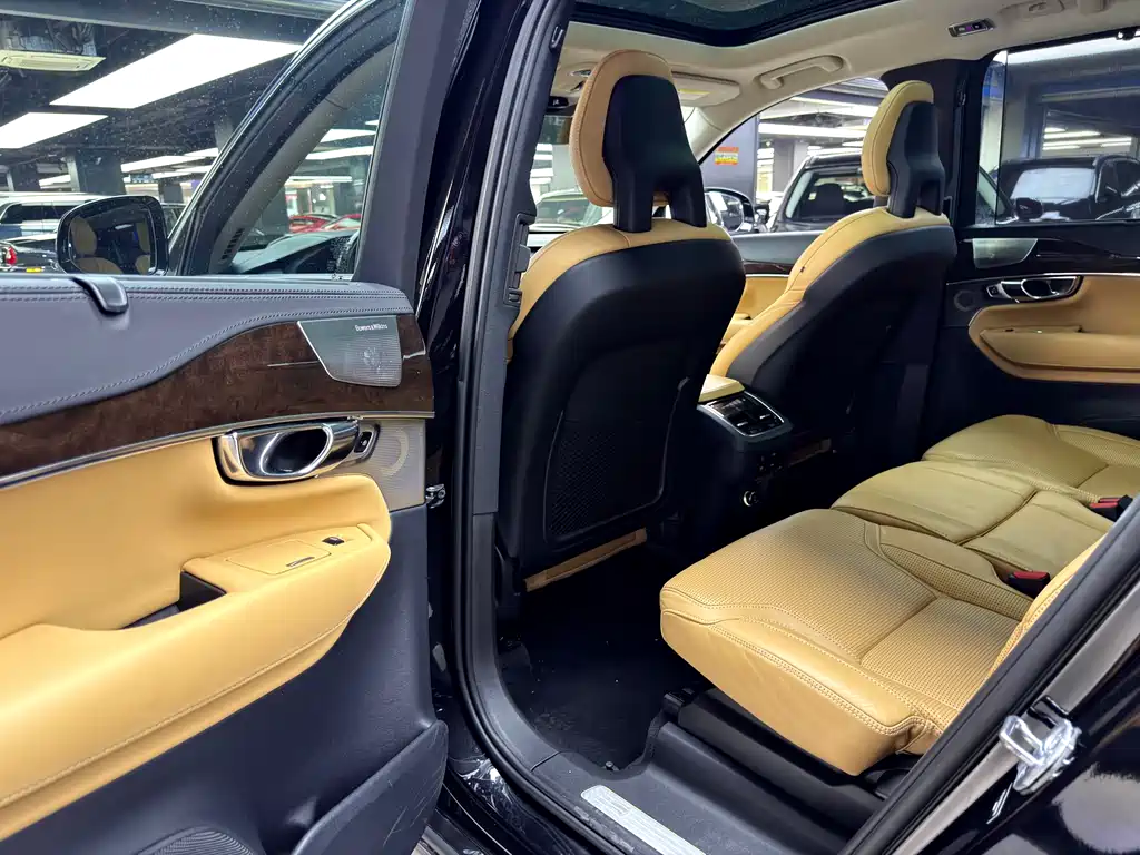 Volvo XC90 2016 — фото 11