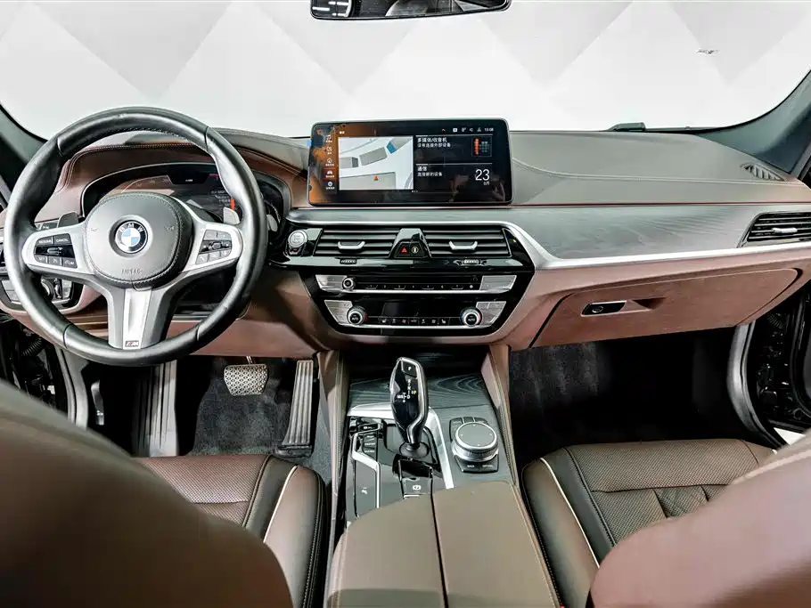 BMW 5 Series 2022 — фото 12