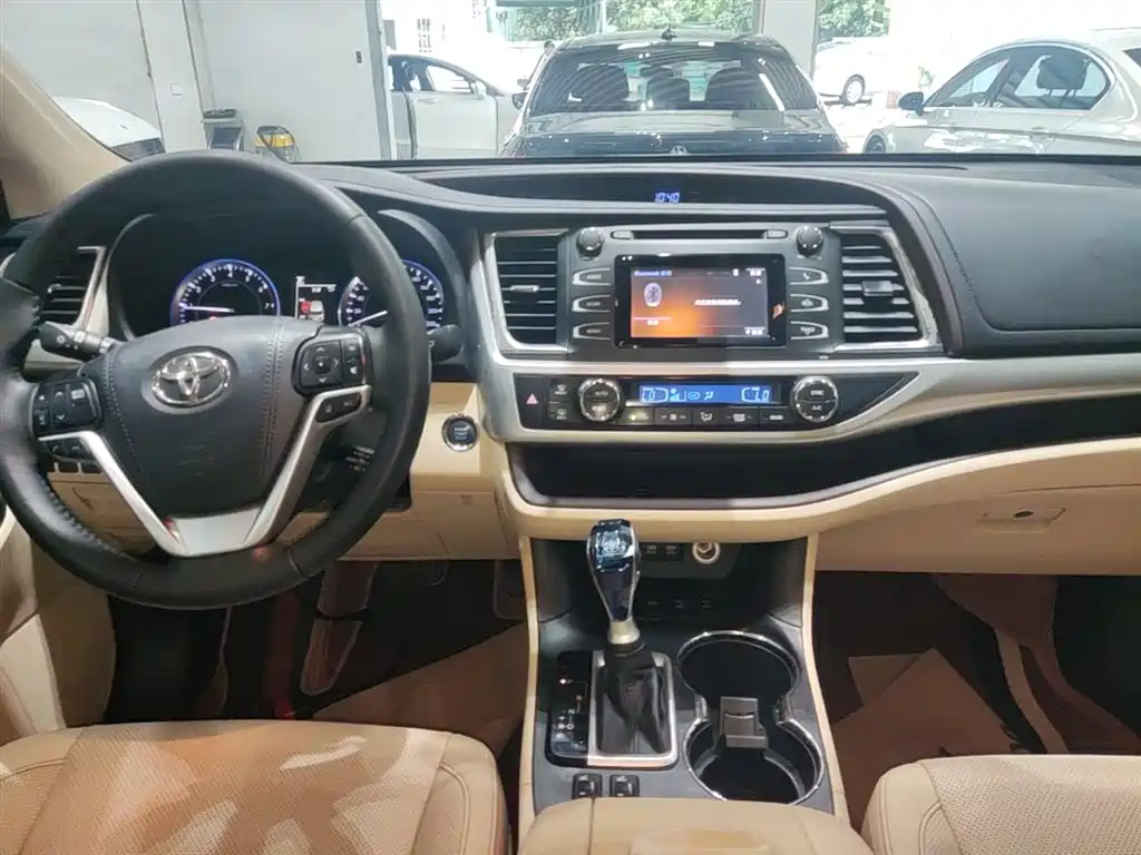 Toyota Highlander 2018 — фото 13