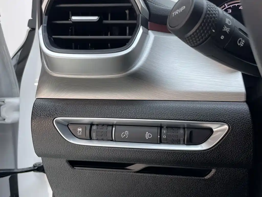 Geely Binyue 2022 — фото 14