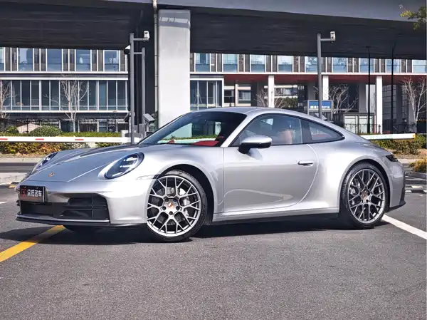 Porsche 911 2025