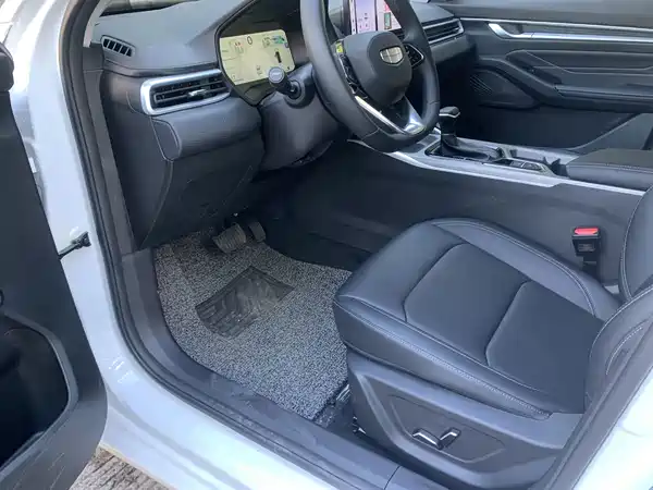 Geely Emgrand 2025