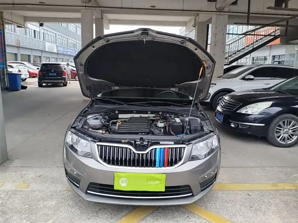 Skoda Octavia 2017 — фото 20