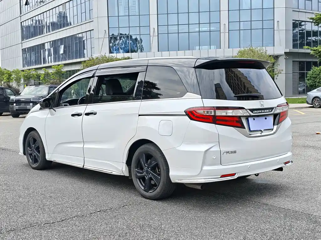 Honda Odyssey 2017 — фото 15