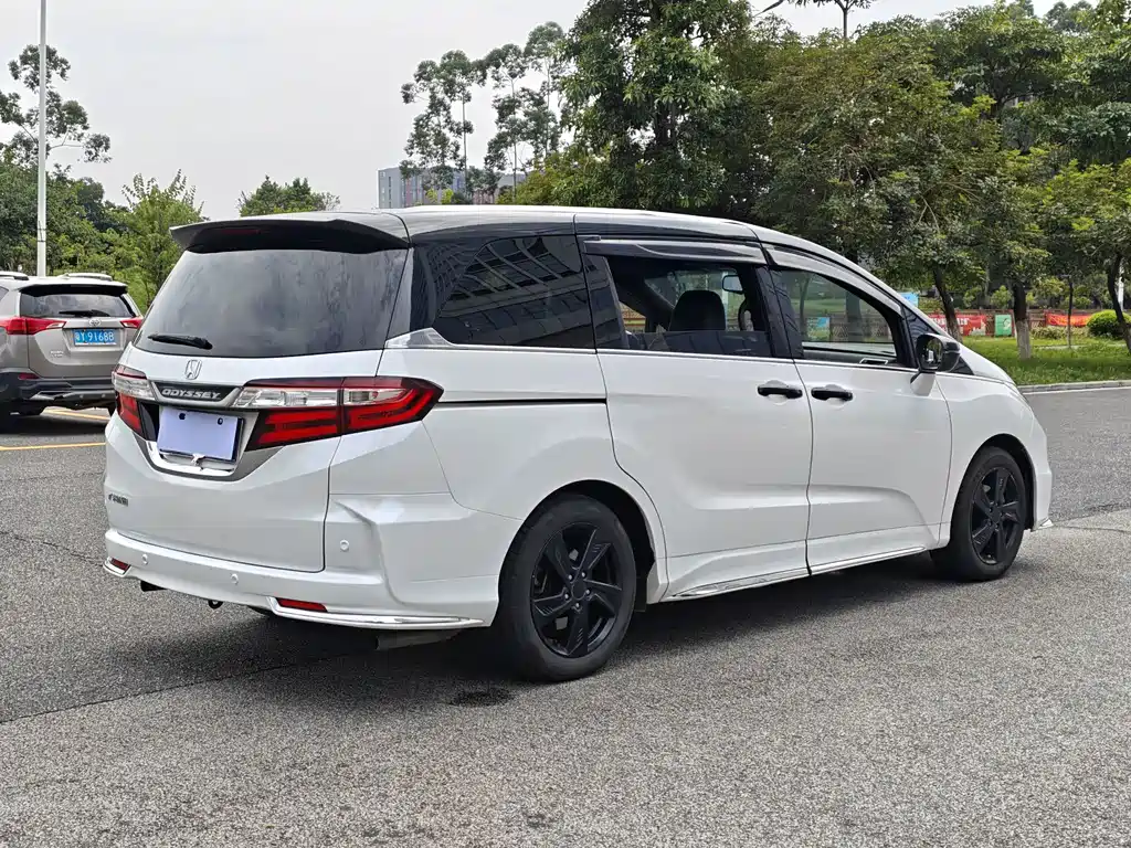Honda Odyssey 2017 — фото 13