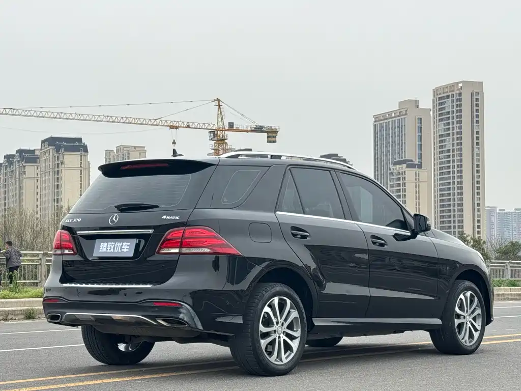 Mercedes-Benz GLE 2016 — фото 10
