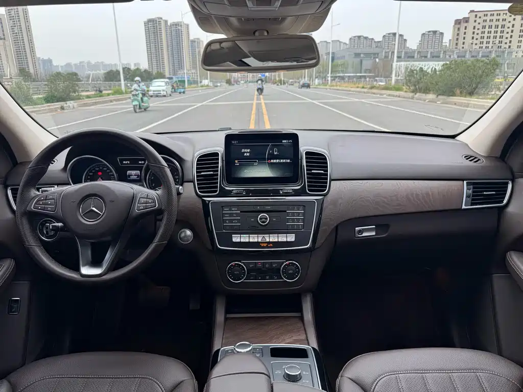 Mercedes-Benz GLE 2016 — фото 26