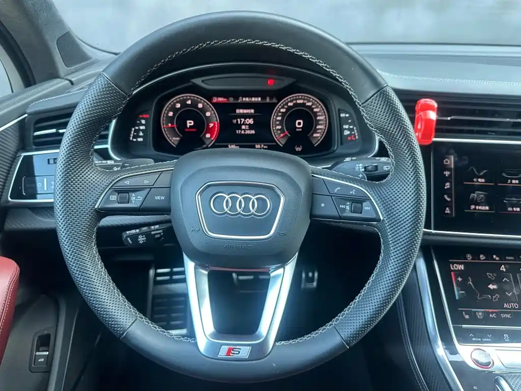 Audi SQ7 2025 — фото 16
