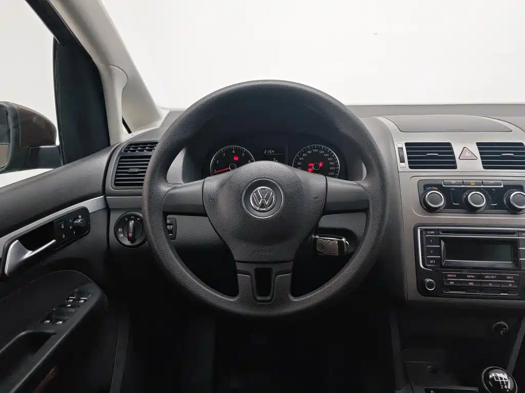 Volkswagen Touran 2014 — фото 11
