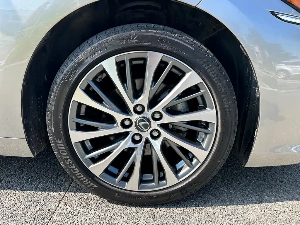 Lexus ES 2021 — фото 10