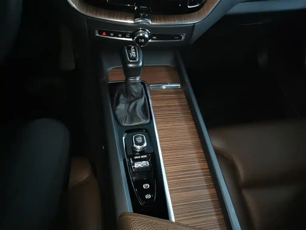 Volvo XC60 2021 — фото 14