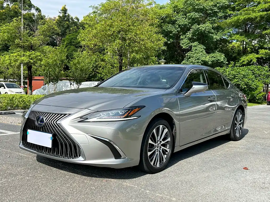 Lexus ES 2021 — фото 1