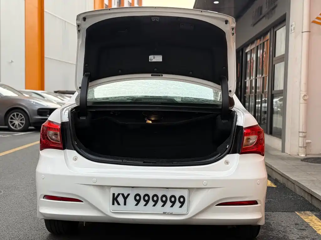 BYD Qin NEV 2016 — фото 8