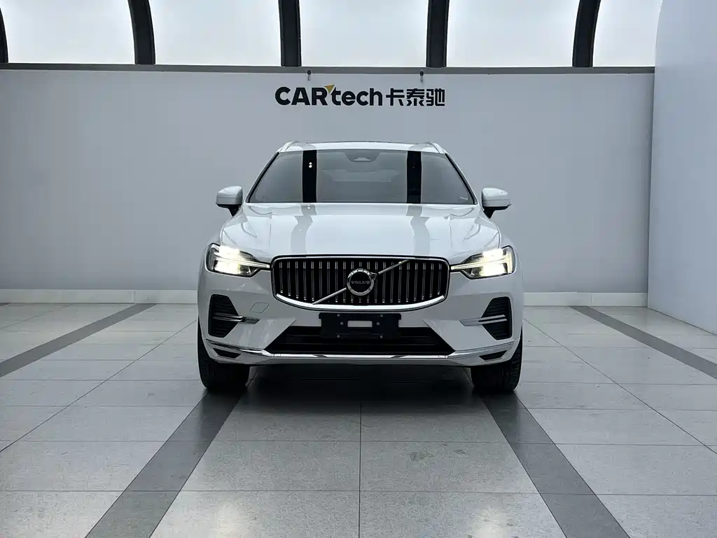 Volvo XC60 2022 — фото 2