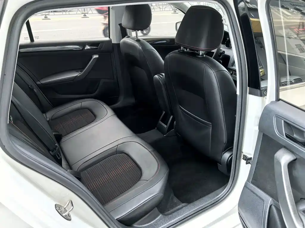 Skoda Rapid Spaceback 2018 — фото 17