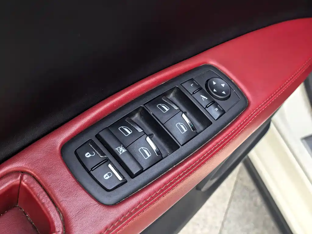 Maserati Ghibli 2014 — фото 19