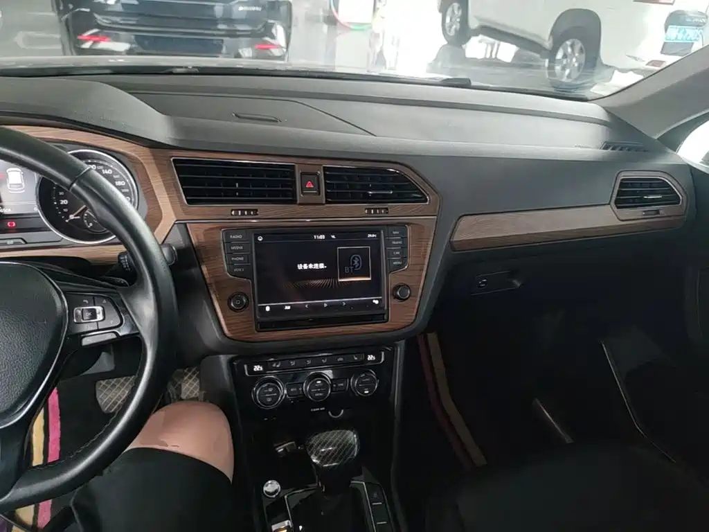 Volkswagen Tiguan L 2018 — фото 10