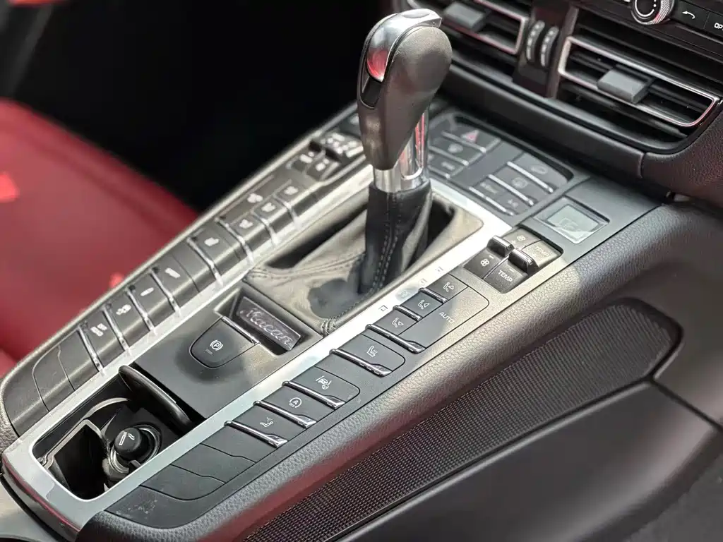 Porsche Macan 2021 — фото 17