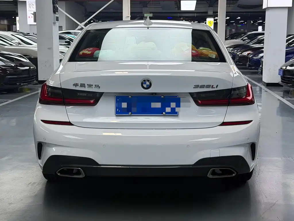 BMW 3 Series 2019 — фото 11