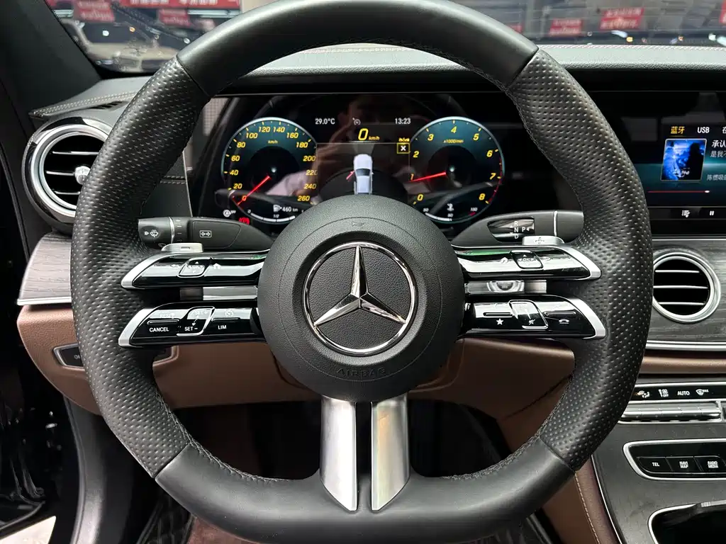 Mercedes-Benz E-Class 2023 — фото 16