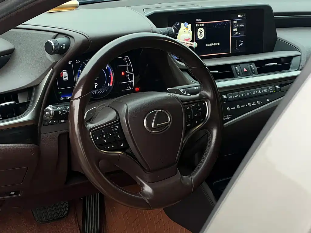 Lexus ES 2020 — фото 15