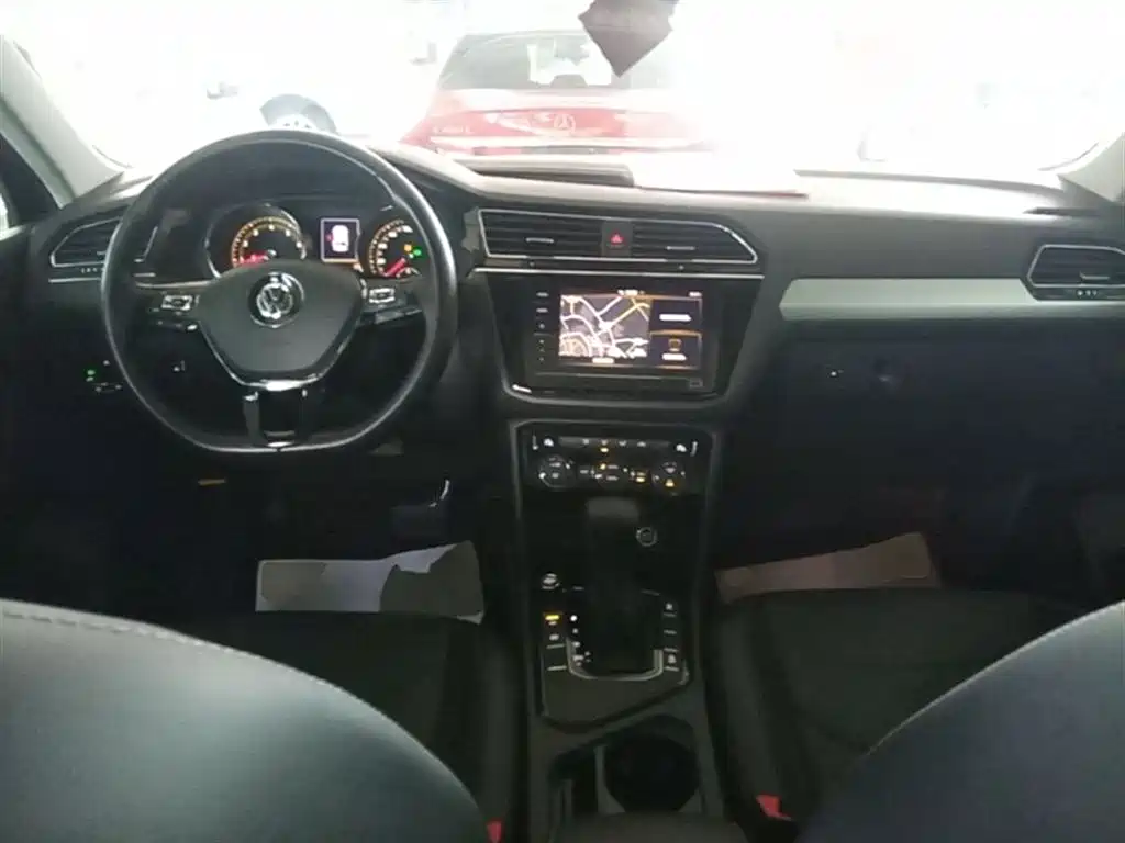 Volkswagen Tiguan L 2020 — фото 10
