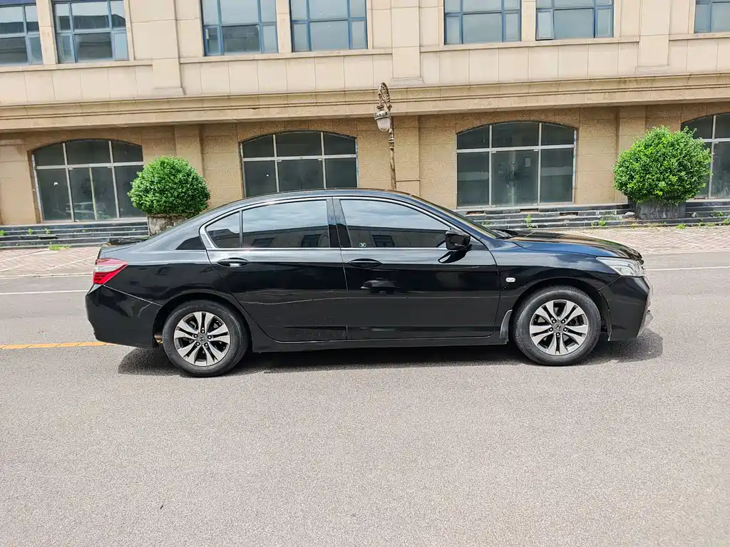 Honda Accord 2015 — фото 4